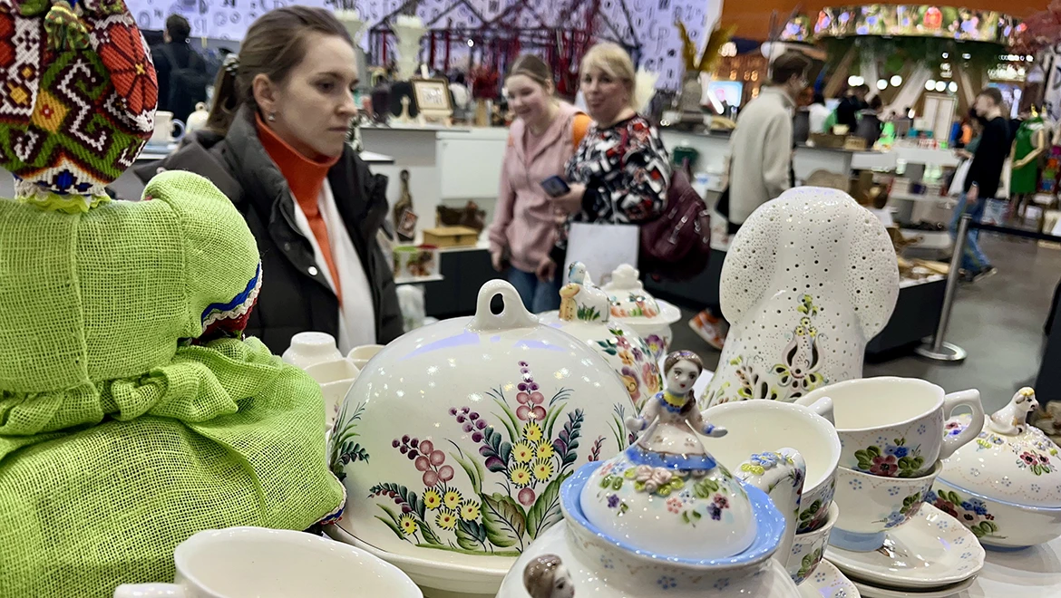 Beautiful tableware, cozy textiles and stylish furniture: unique home goods are waiting for guests at the Department Store
