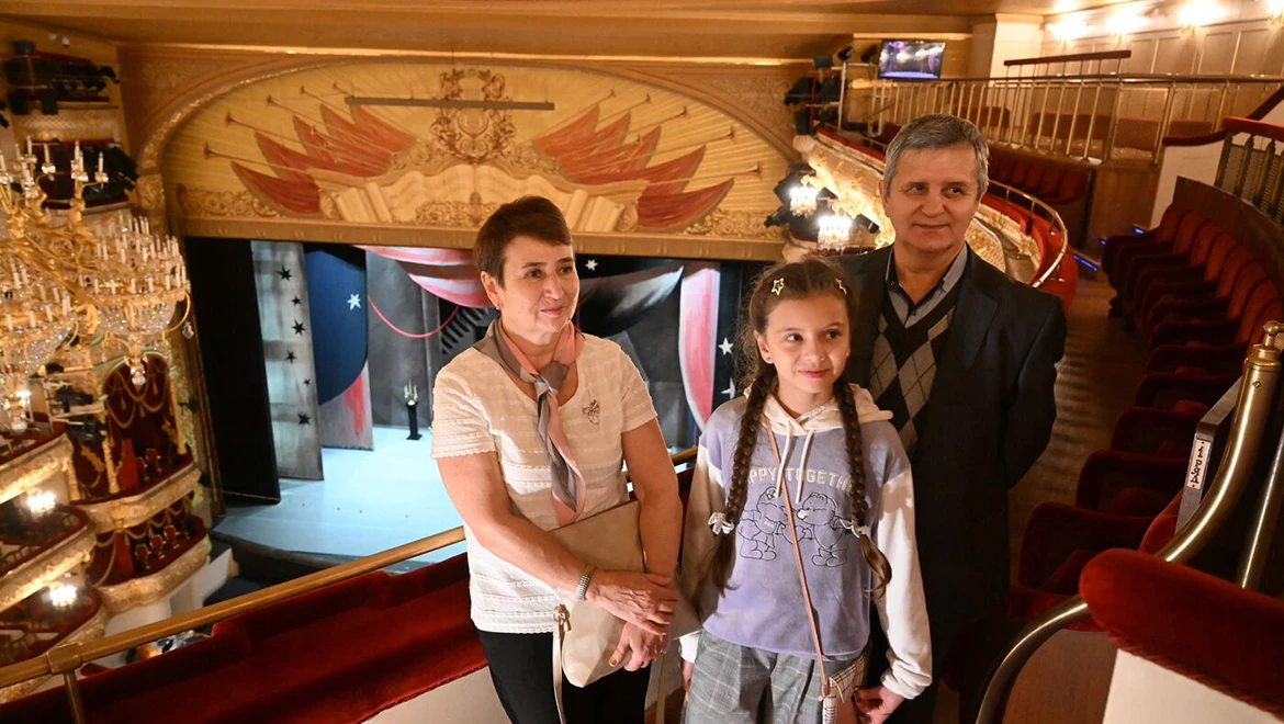 "Utter delight!": the millionth guest of the RUSSIA EXPO Svetlana Suleymanova visited the Bolshoi Theater with her family