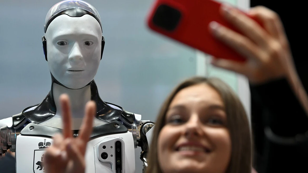 Robot Ardi sang for the first time at the RUSSIA EXPO