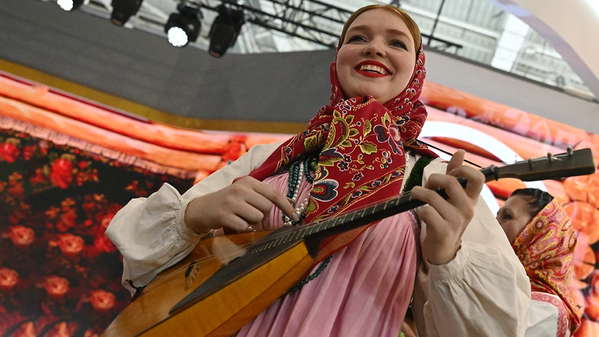 Attend a merchant’s wedding and become a volunteer of the Russian Red Cross. Events at the Exposition on May 15