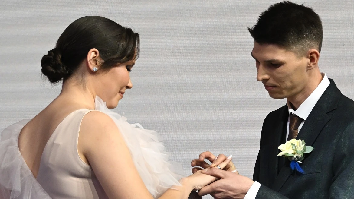 Newlyweds were congratulated directly from space at the RUSSIA EXPO