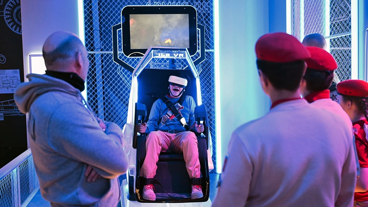 Landing with a parachute and flying a drone: real and virtual adventures at the RUSSIA EXPO
