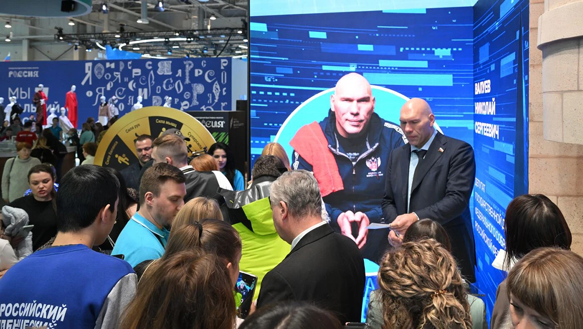"You can reach heights in any profession": Nikolai Valuev visited the RUSSIA EXPO
