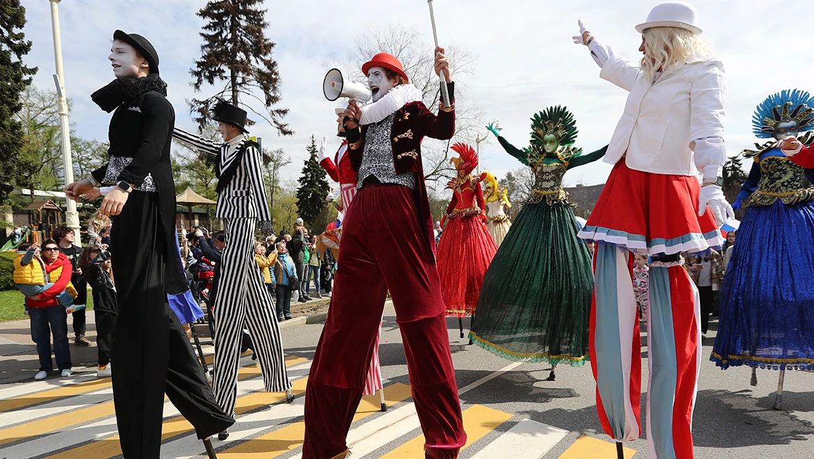 Exercise with a boxing champion and a show of the Great Moscow Circus. Events on June 7
