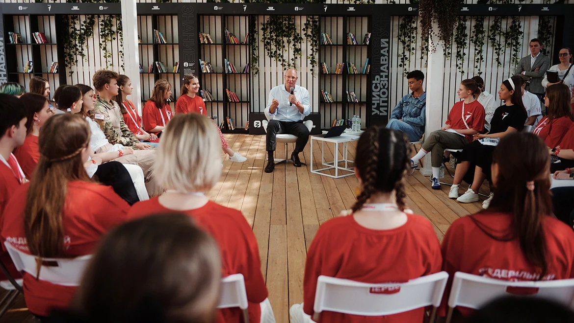 Dmitry Chernyshenko met with the participants of the Movement of the First Festival at the RUSSIA EXPO