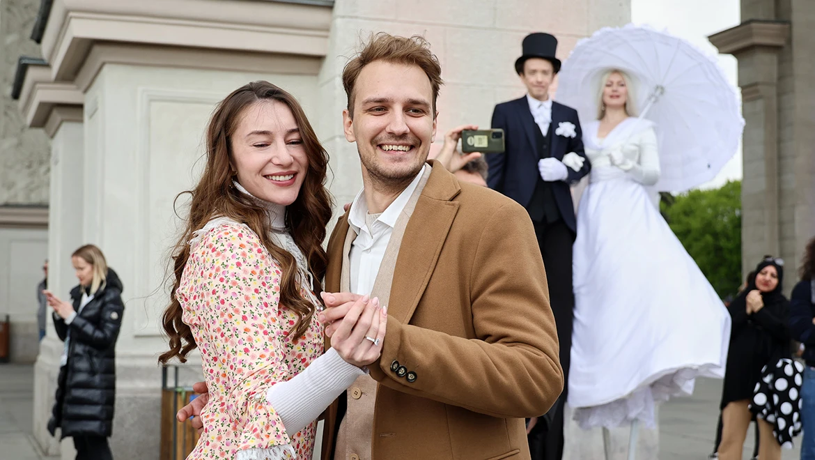 12 couples from Siberia got married at the RUSSIA EXPO
