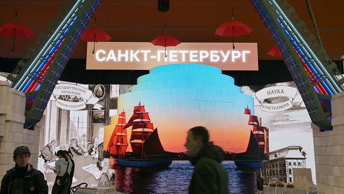 Recycle plastic into a keychain by pushing pedals of the St. Petersburg bicycle