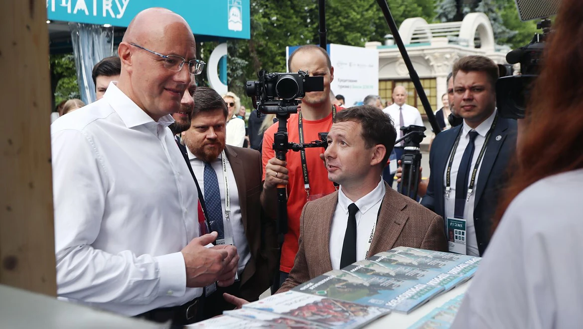 Dmitry Chernyshenko visited the stands of the regions at the RUSSIA EXPO