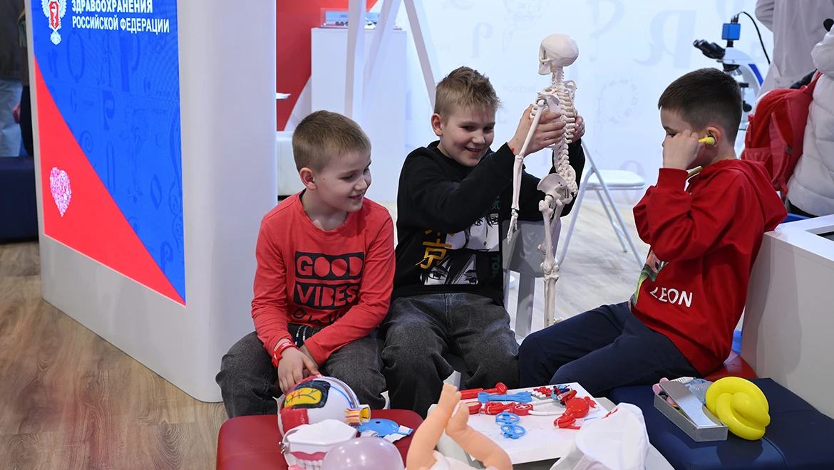 Collecting the Harvard Plate and trying oneself as doctor: how to take care of health at the RUSSIA EXPO