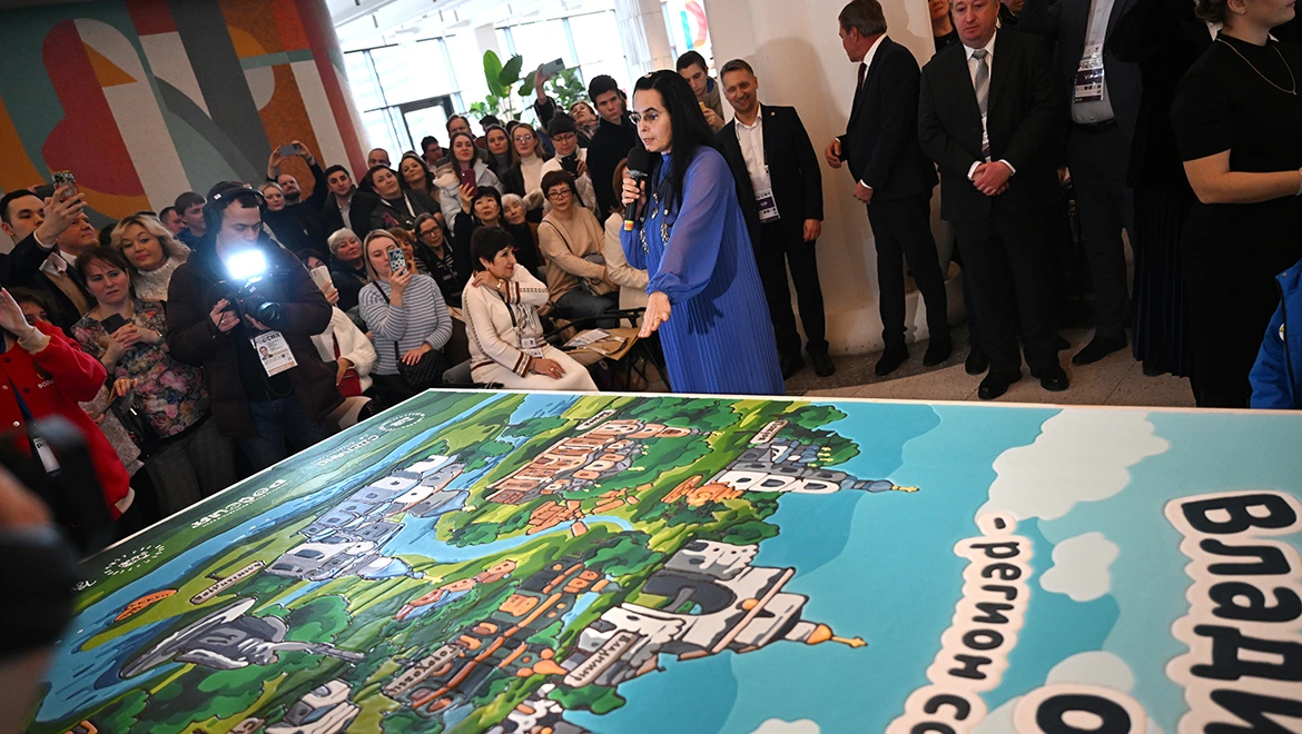 Visitors to the RUSSIA EXPO were treated to a six-meter-long painted gingerbread
