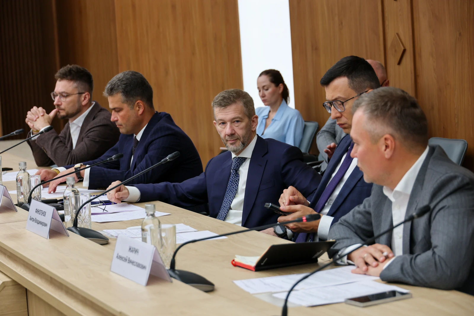 Round table 
