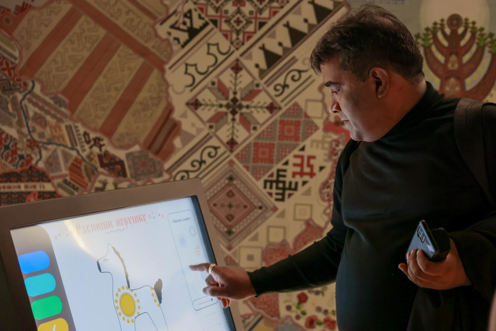 A guided tour for international participants of the events marking the closing of the architectural exposition 