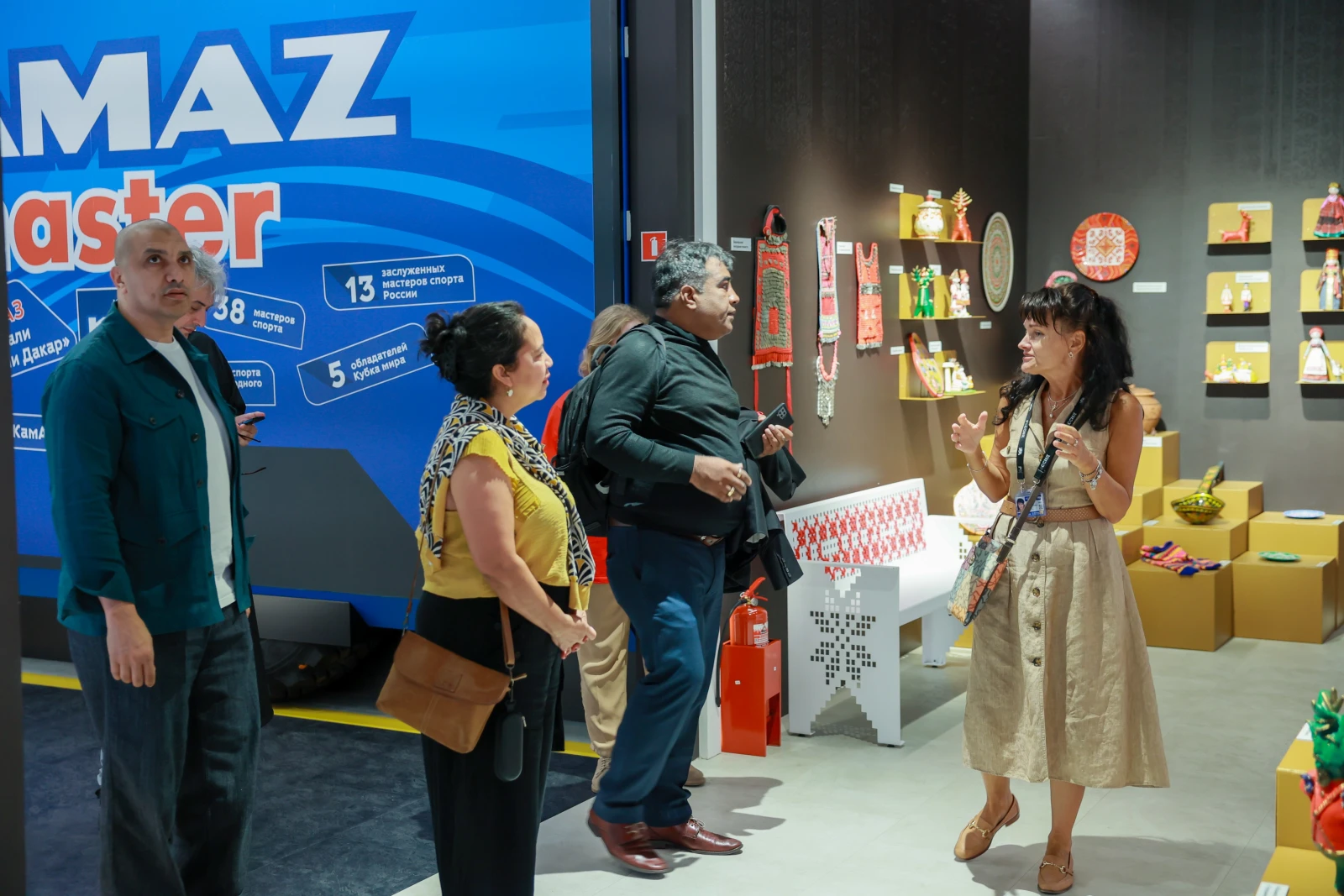 A guided tour for international participants of the events marking the closing of the architectural exposition 