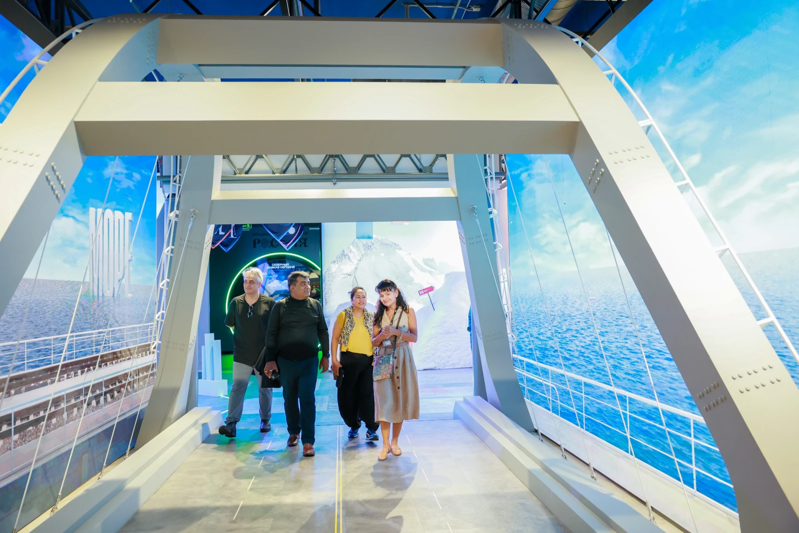 A guided tour for international participants of the events marking the closing of the architectural exposition 