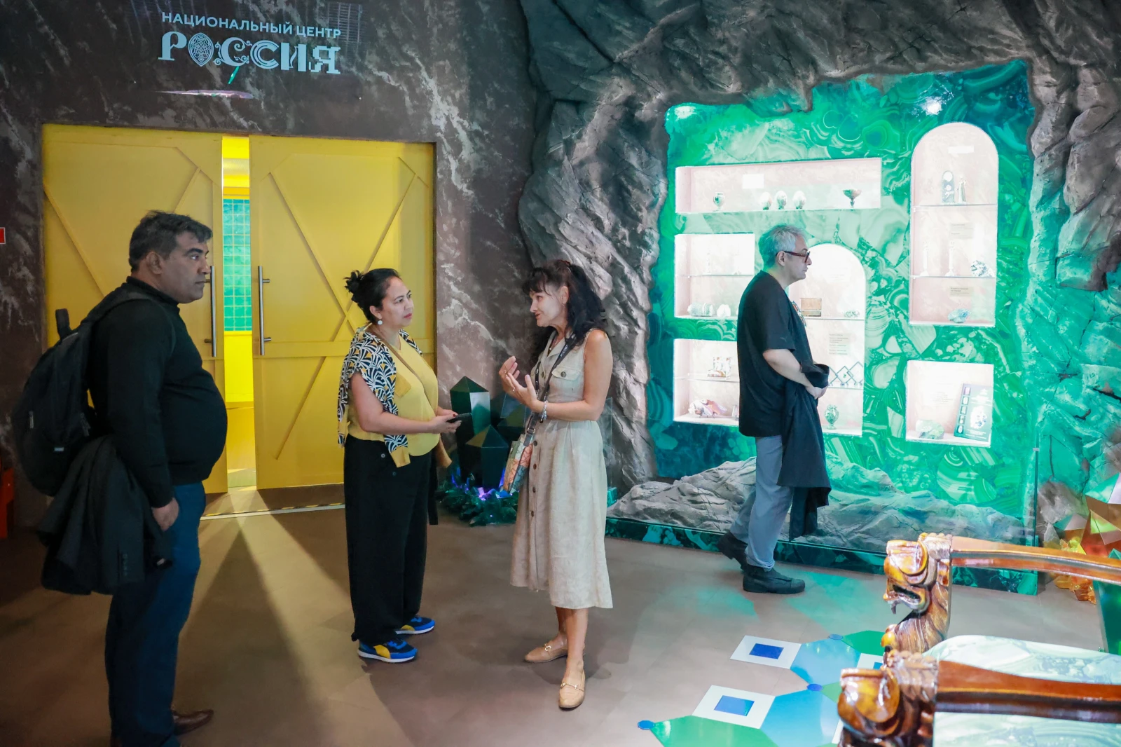 A guided tour for international participants of the events marking the closing of the architectural exposition 