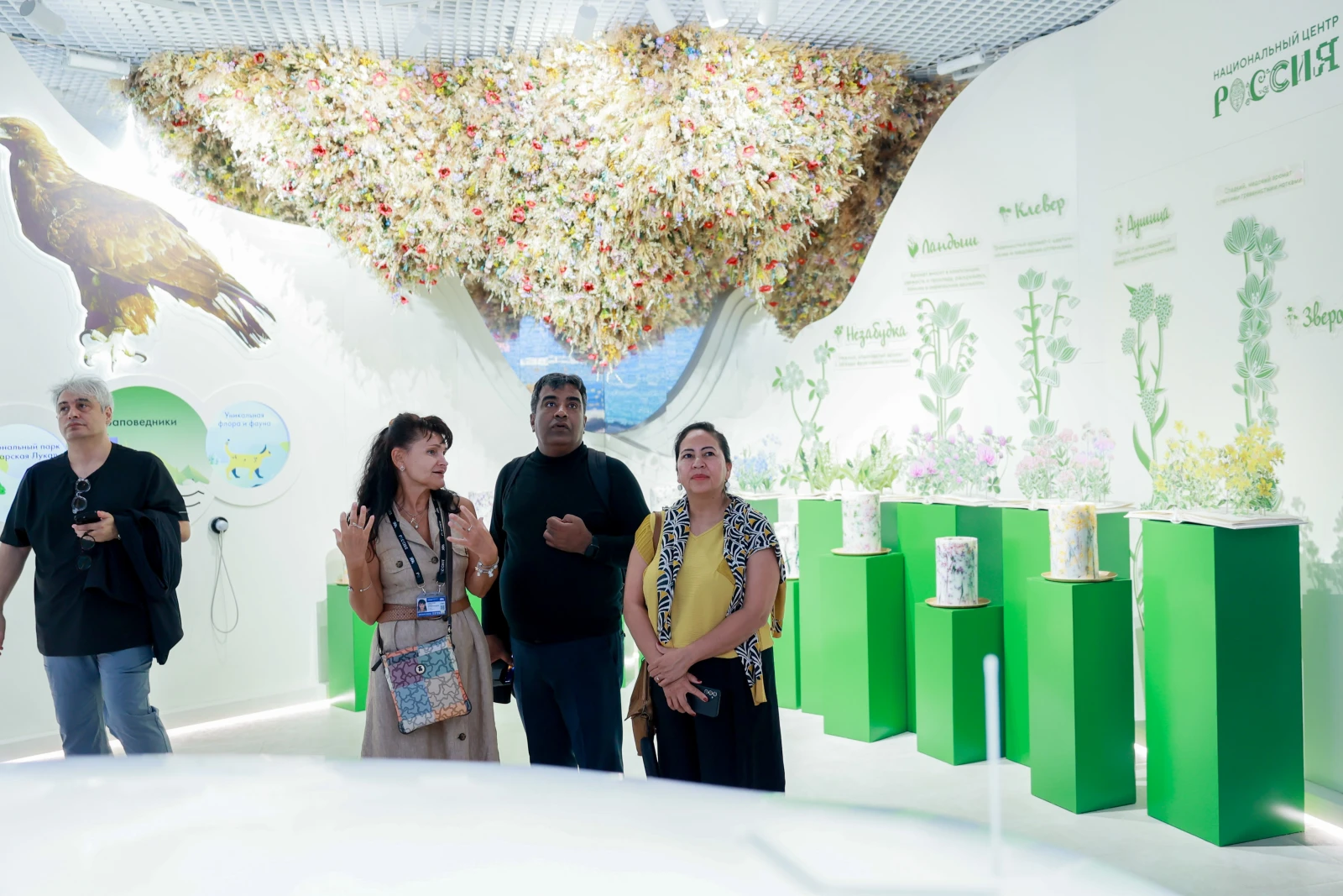 A guided tour for international participants of the events marking the closing of the architectural exposition 