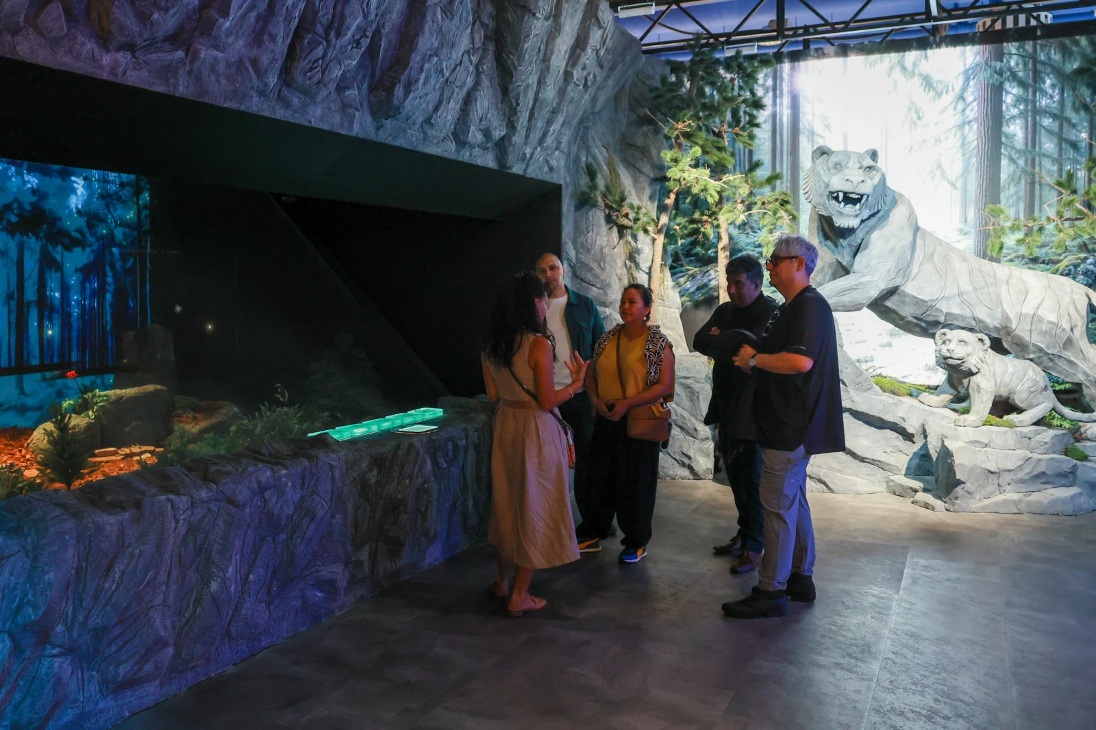 A guided tour for international participants of the events marking the closing of the architectural exposition 