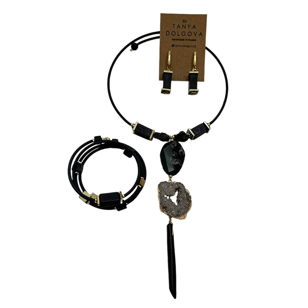 Jewelry made of rubber and natural stones